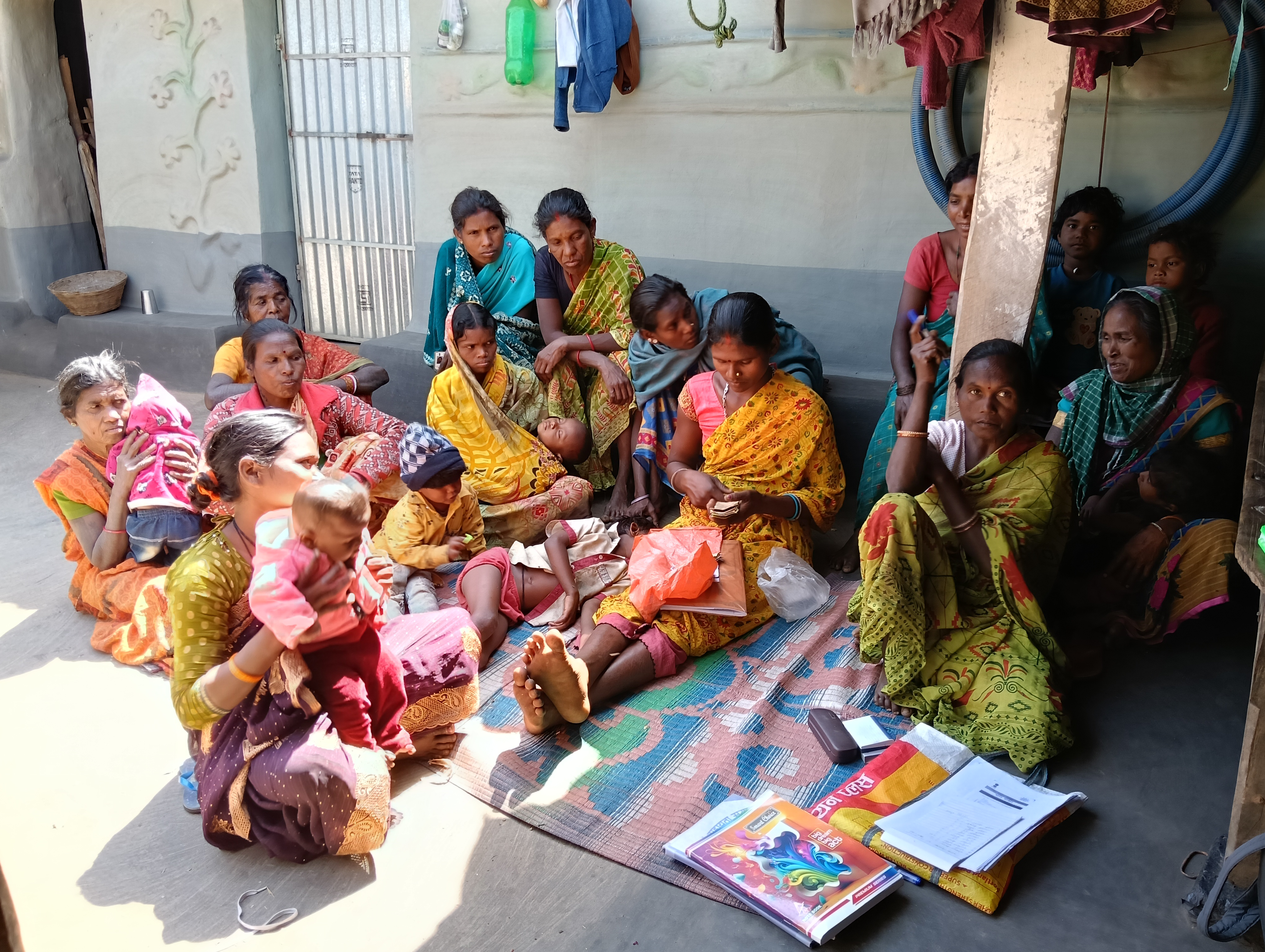 Día de los pueblos indígenas. Formación de mujeres tribales en India. Foto: Manos Unidas