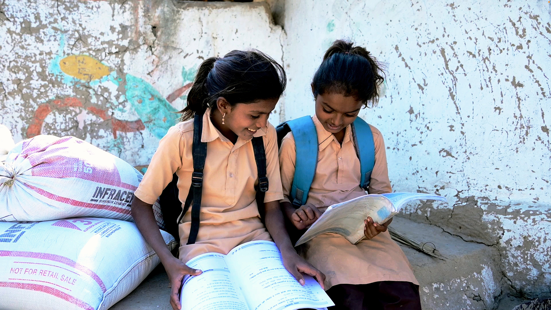 India. Niños y niñas desplazados por conflictos