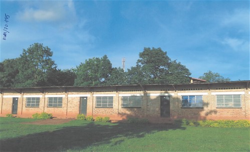 Ampliación de centro escolar en Ruanda
