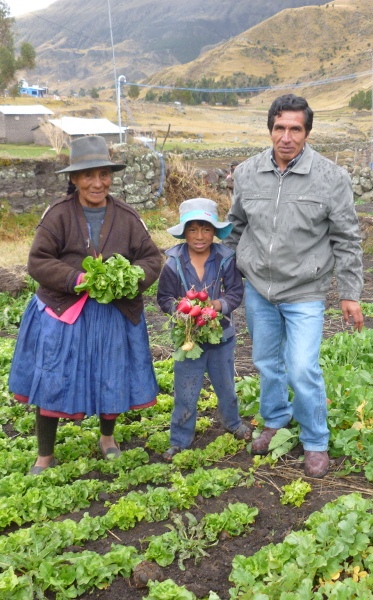 Familia agricultora del Perú