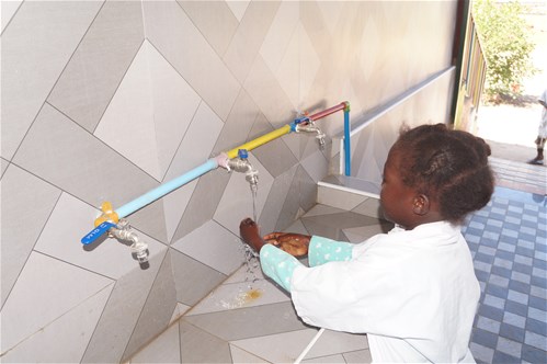 Mejora de instalaciones de escuela primaria en Kangandala (Angola)
