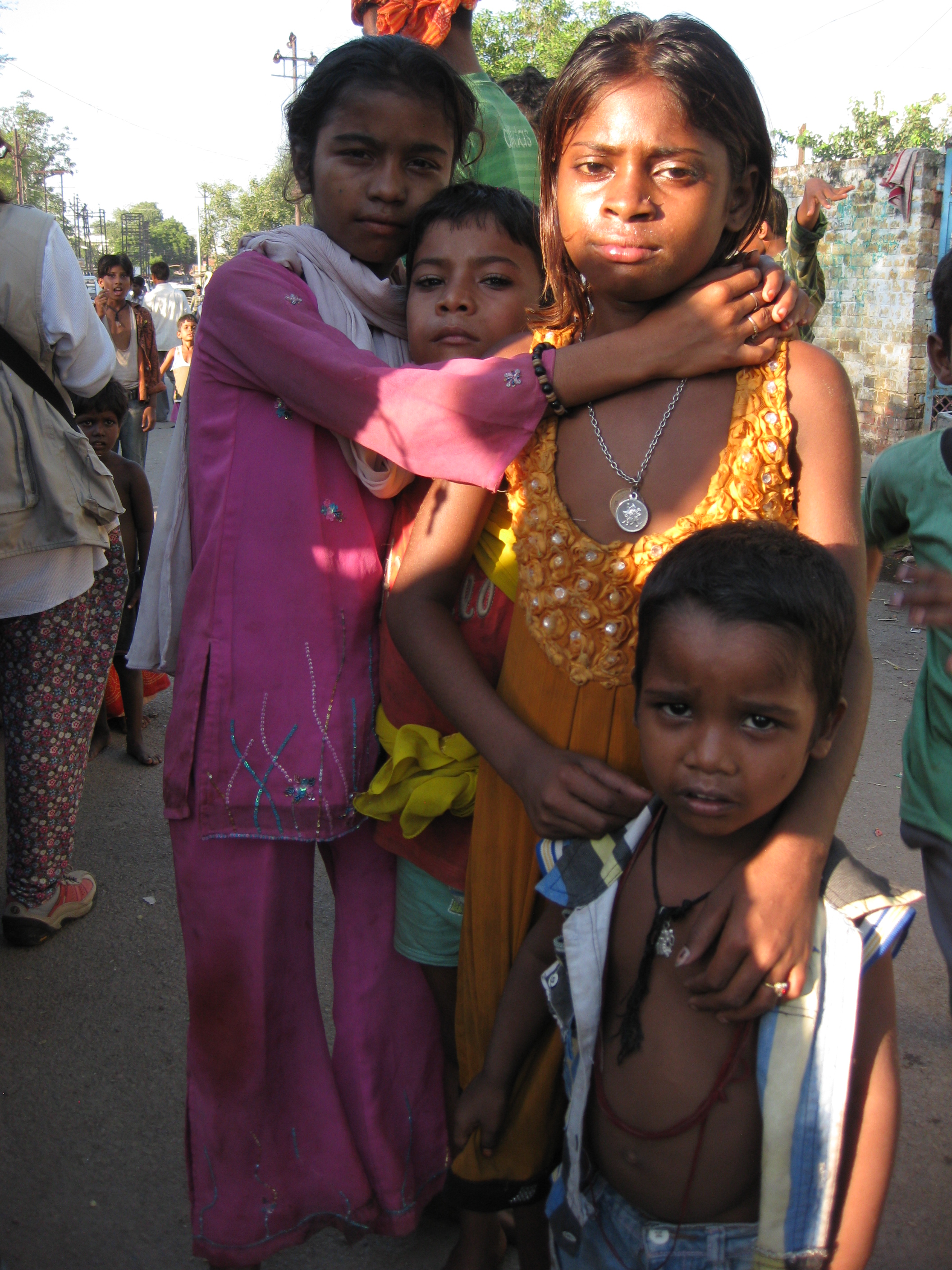 Rescate y reinserción de niños de la calle en Varanasi