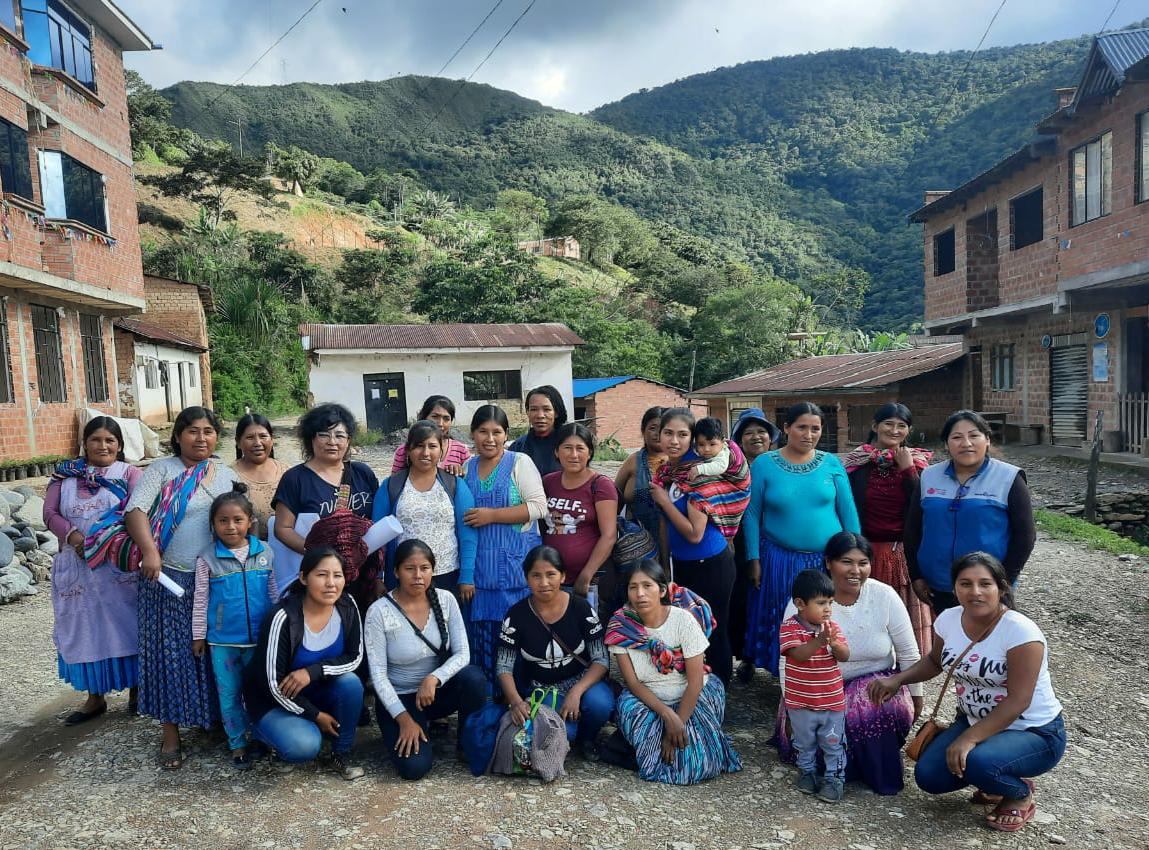 Grupo de líderes visitando la comunidad de Quilo Alto. Foto: Manos Unidas