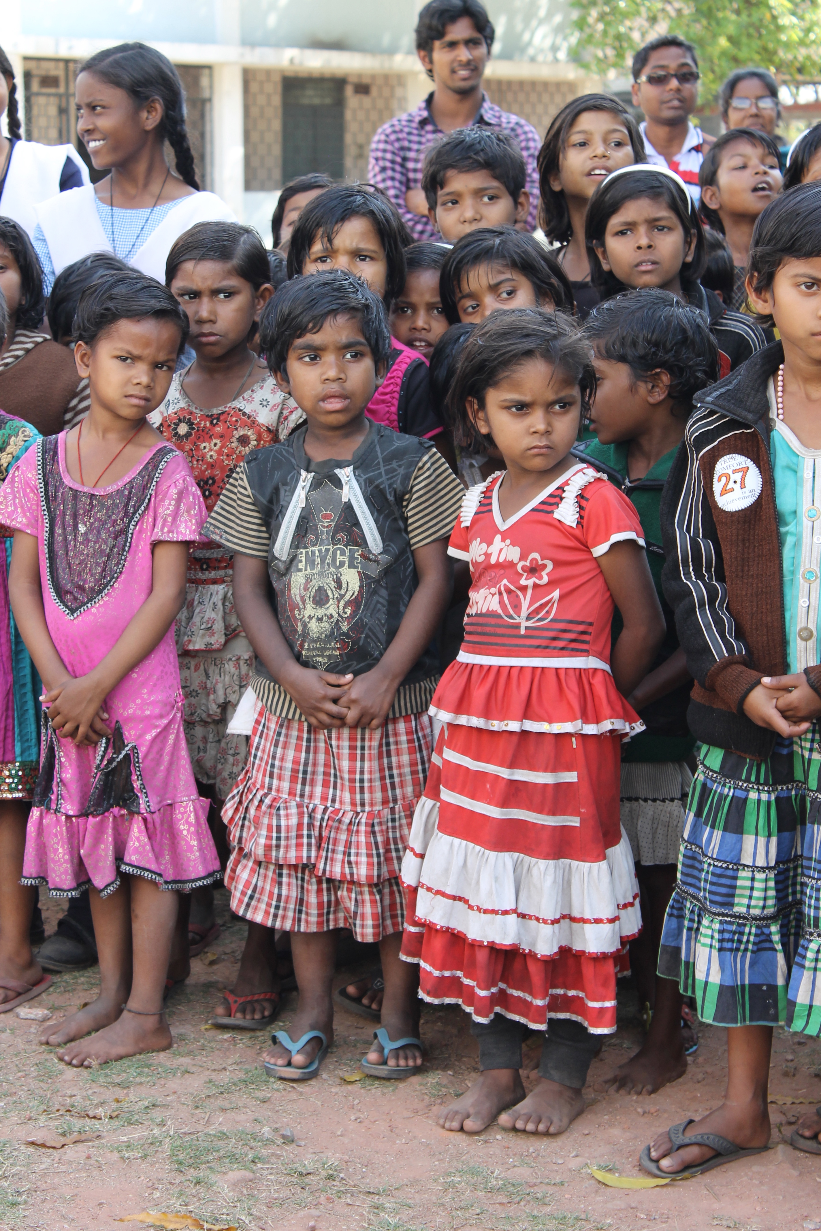 Niños tribales de Tilabad