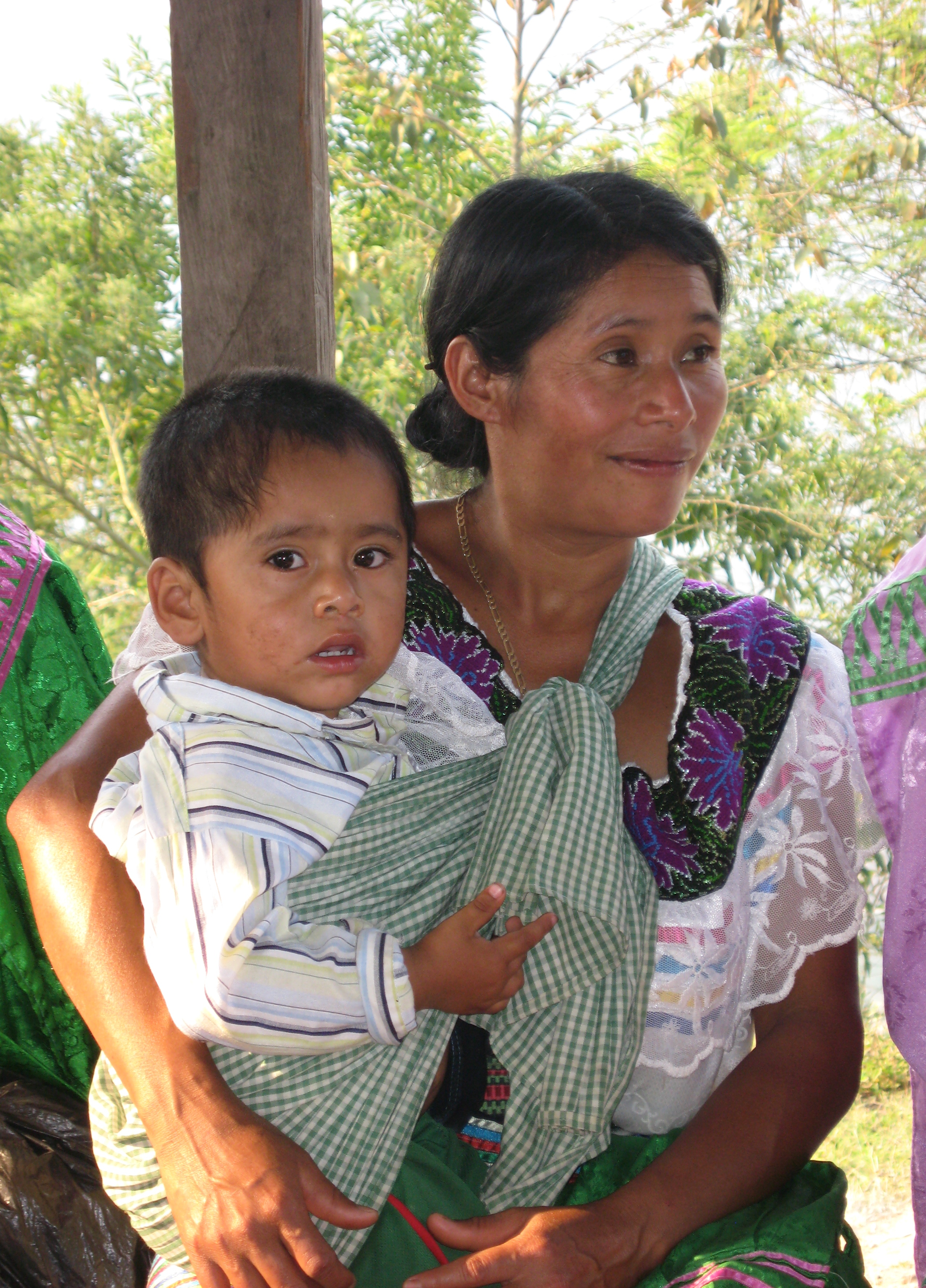 Una madre con su hijo en Chiapas
