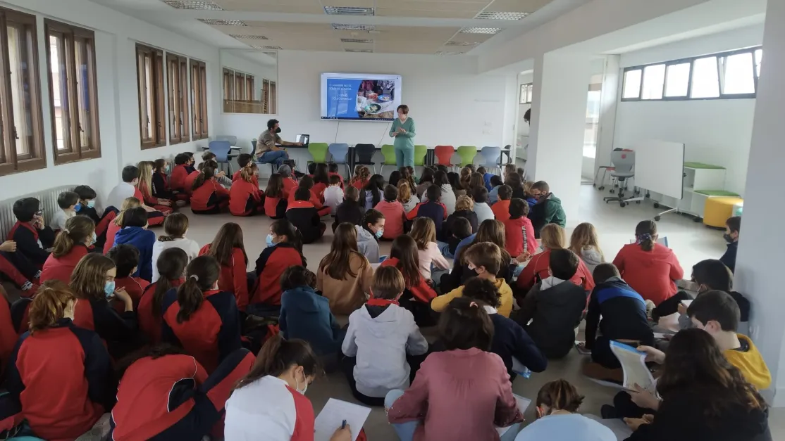 Charla de Manos Unidas a los alumnos de 5º Curso del Colegios Jesuitas de Pamplona