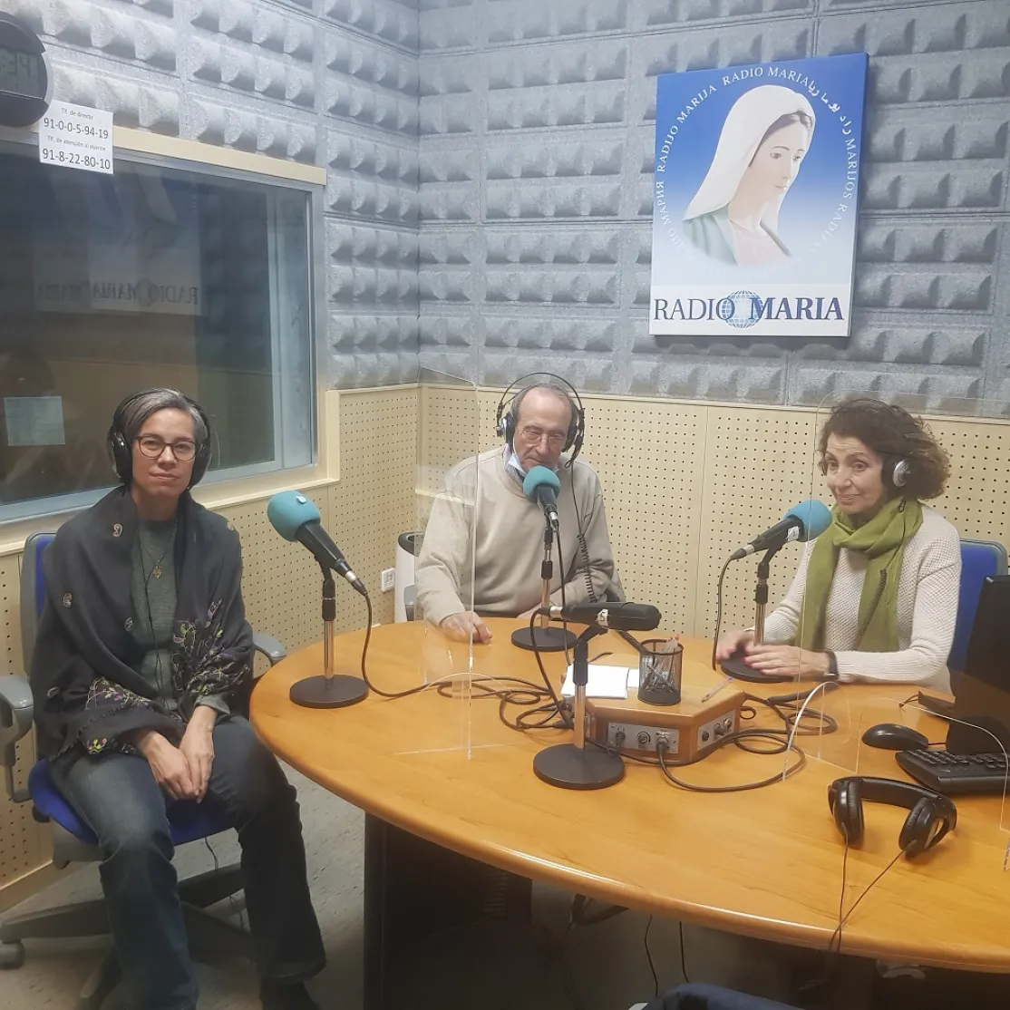 Voluntarios de MU y la hermana Laura Diaz en el programa Iglesia Viva