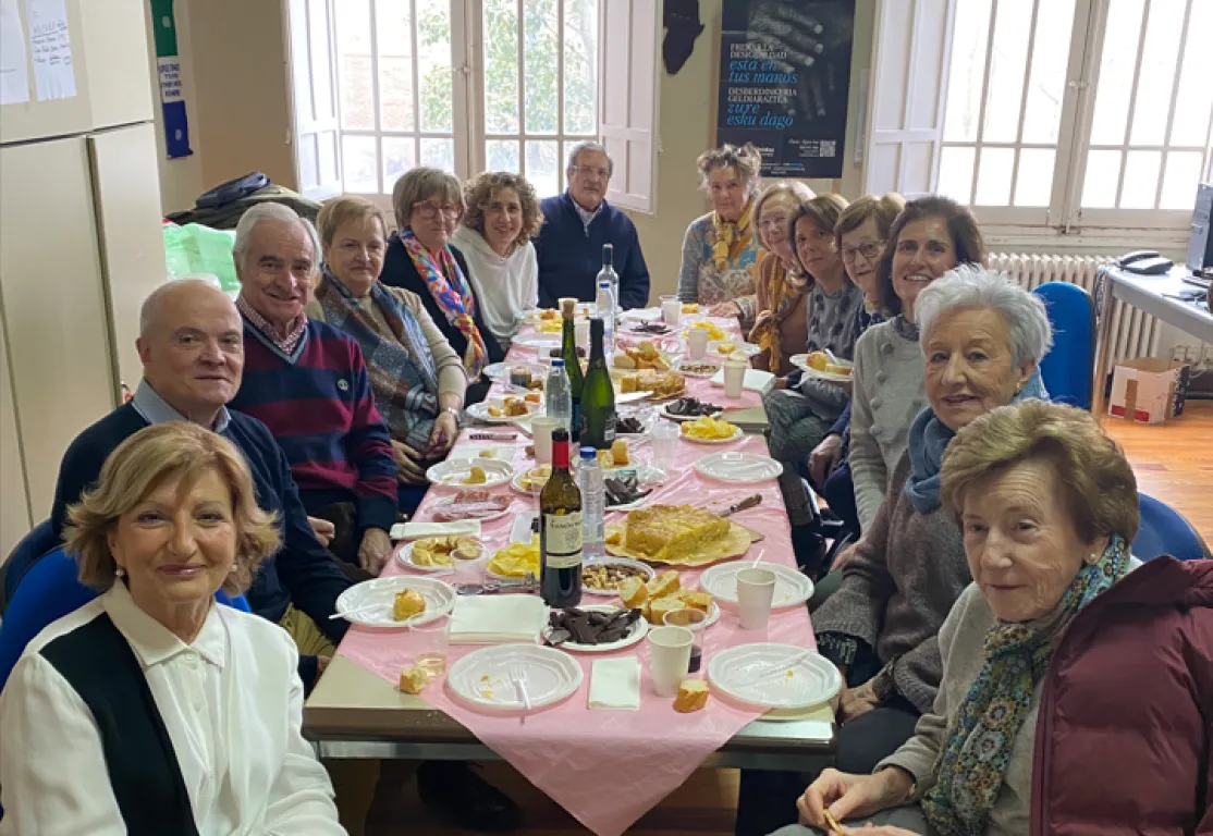 Aperitivo en la delegación de Pamplona de Manos Unidas en el primer martes después del fin de semana de Campaña