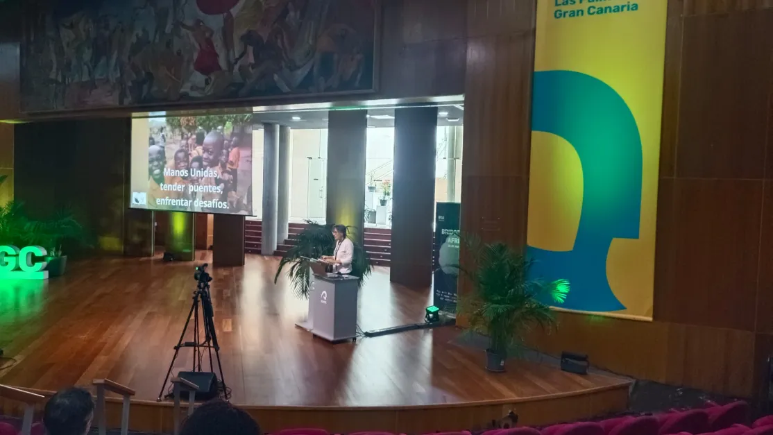 Ponencia de Yolanda Ortega, miembro de Manos Unidas, en las II Jornadas Bridge to Africa de la ULPGC.