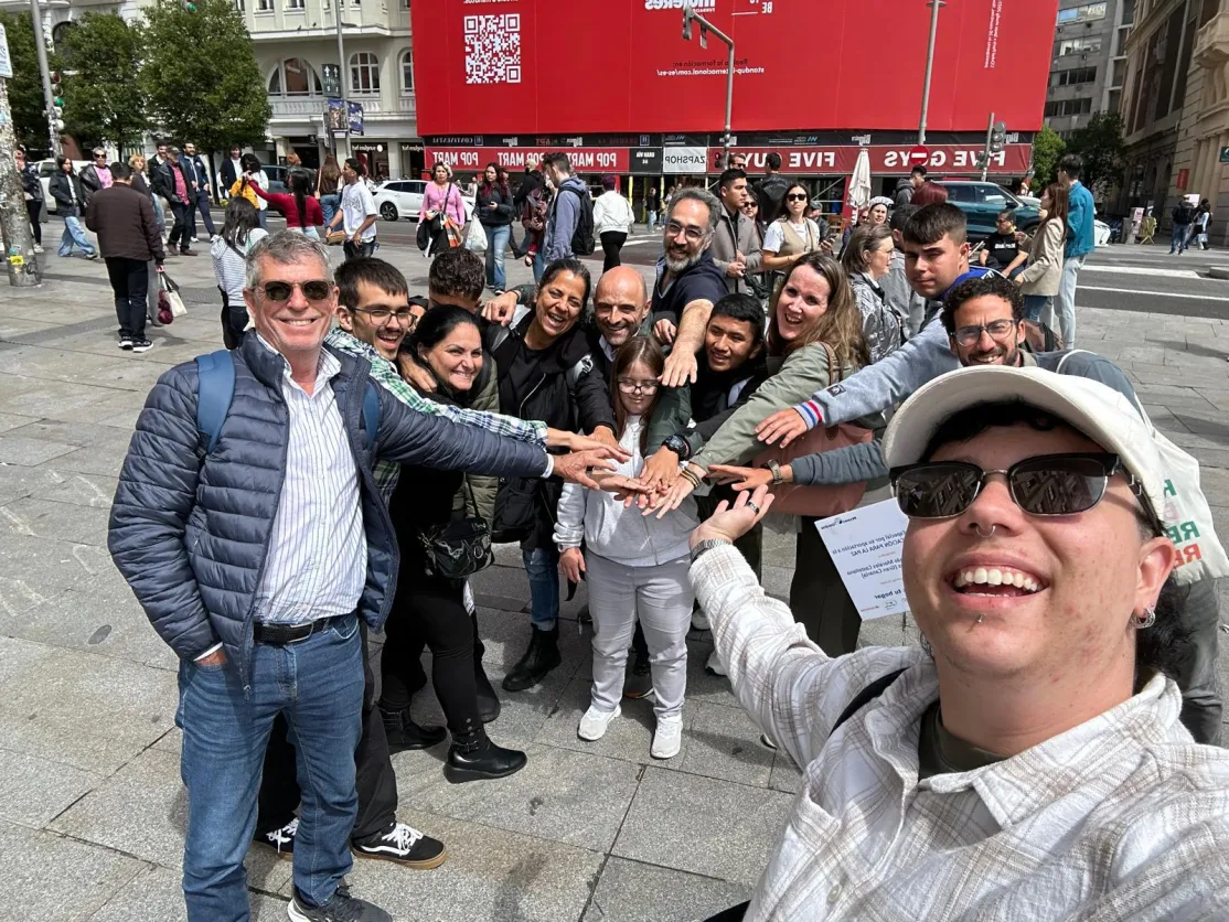 Equipo del Aula Enclave del IES Tomás Morales Castellano en Madrid para asistir a la gala nacional de Clipmetrajes. 