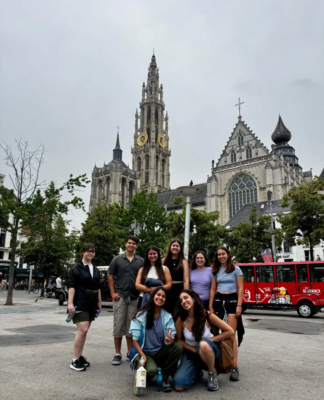 Eva Lorenzo con un grupo de asistentes del World Camp