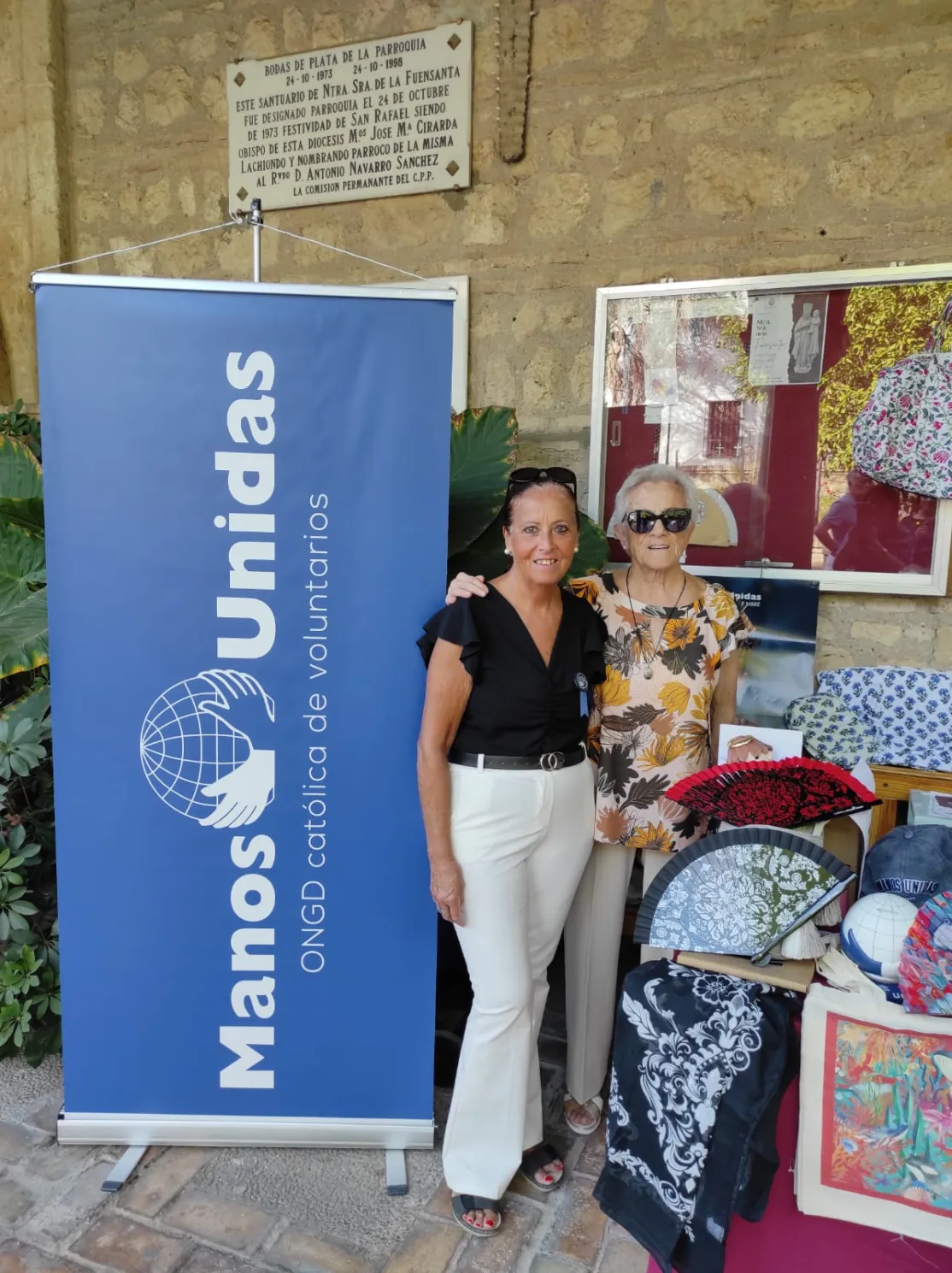 Responsable de Manos Unidas de la parroquia con voluntaria de la delegación