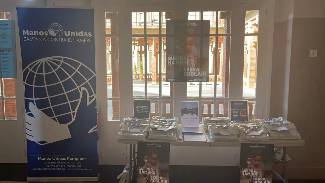 Stand de Manos Unidas con los cuentos de Valores 
