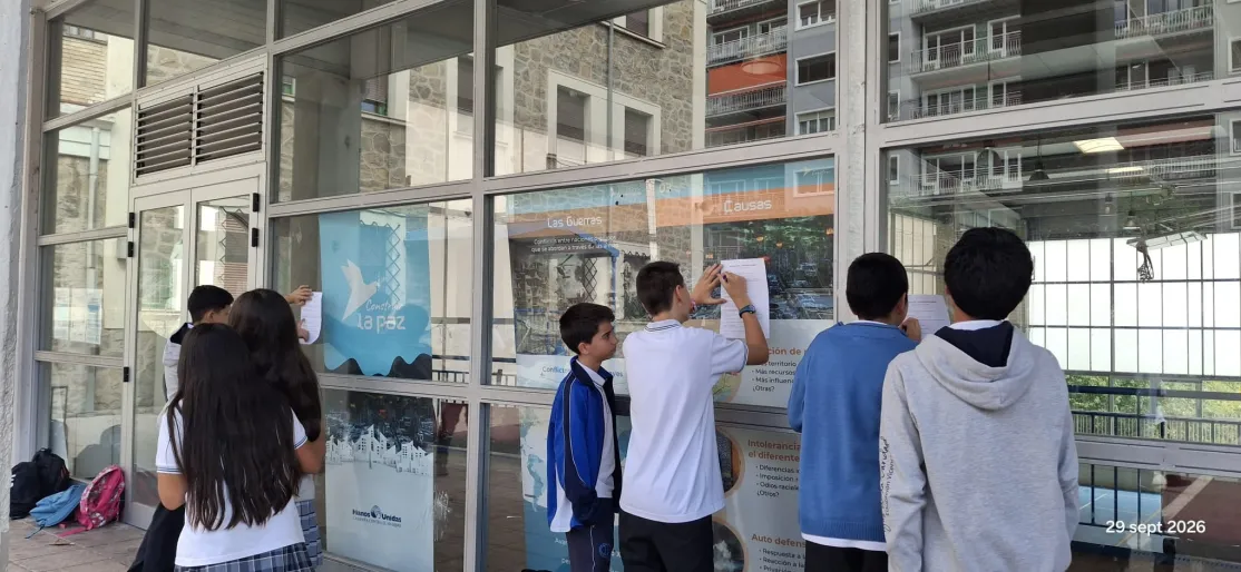 Exposición de la paz en el Colegio Santa Catalina de Pamplona