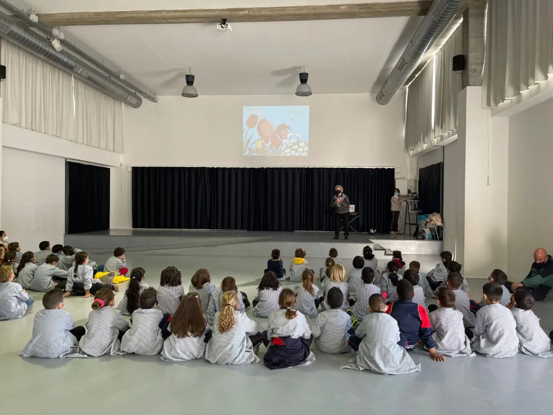 Cuentacuentos en Escola Isabel Besora de Reus