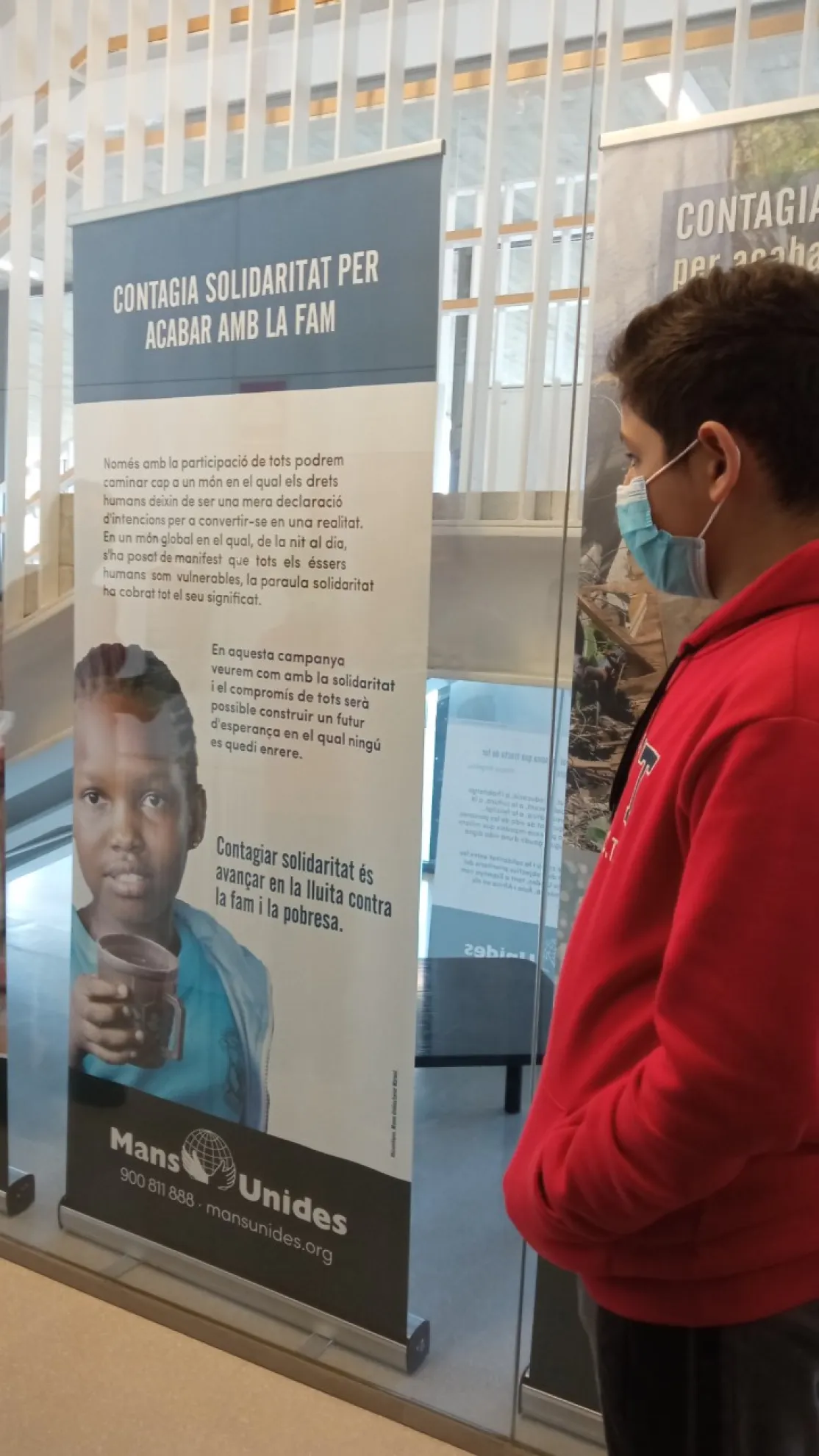 Los alumnos interesados en la exposición