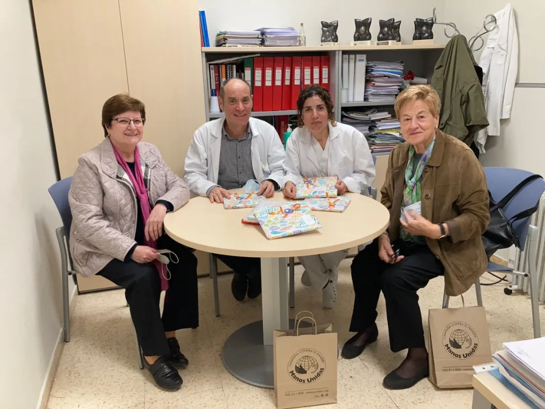 Entrega de libros de cuentos en Hospital Santa Tecla de Tarragona