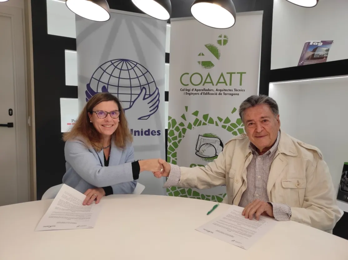 Firma Convenio de Colaboración de COAATT con Manos Unidas