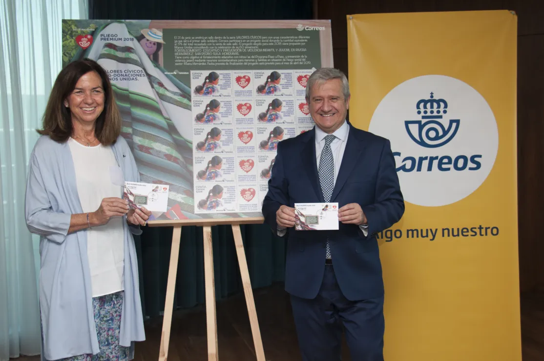 Correos y Manos Unidas presentan el primer sello solidario. Foto: Correos