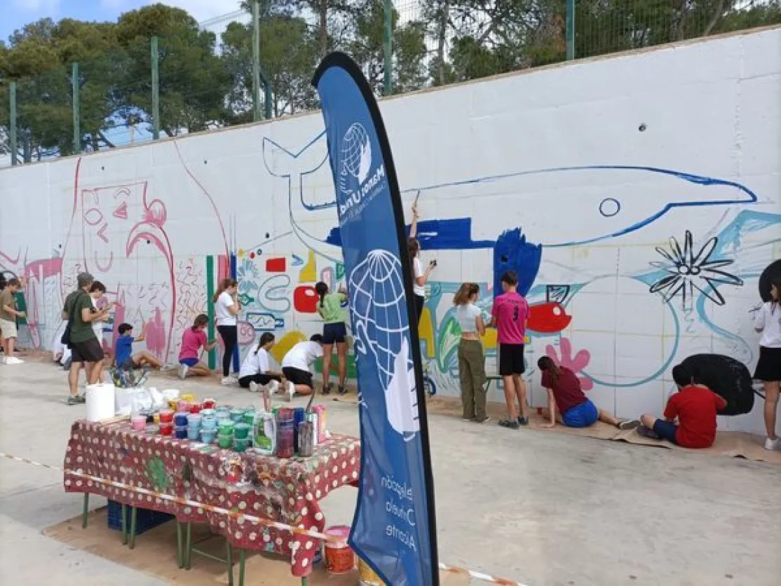 Mural realizado en el colegio Salesianos de Alicante. Foto: La Información de Alicante