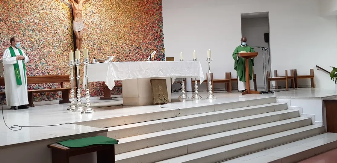 Los Misioneros Combonianos anuncian la campaña 2021 de Manos Unidas en la parroquia de Santa María de Majadahonda