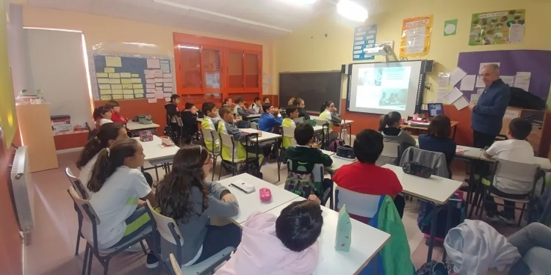 Charla de Manos Unidas Madrid en el CEIP Miguel Delibes de Alcobendas