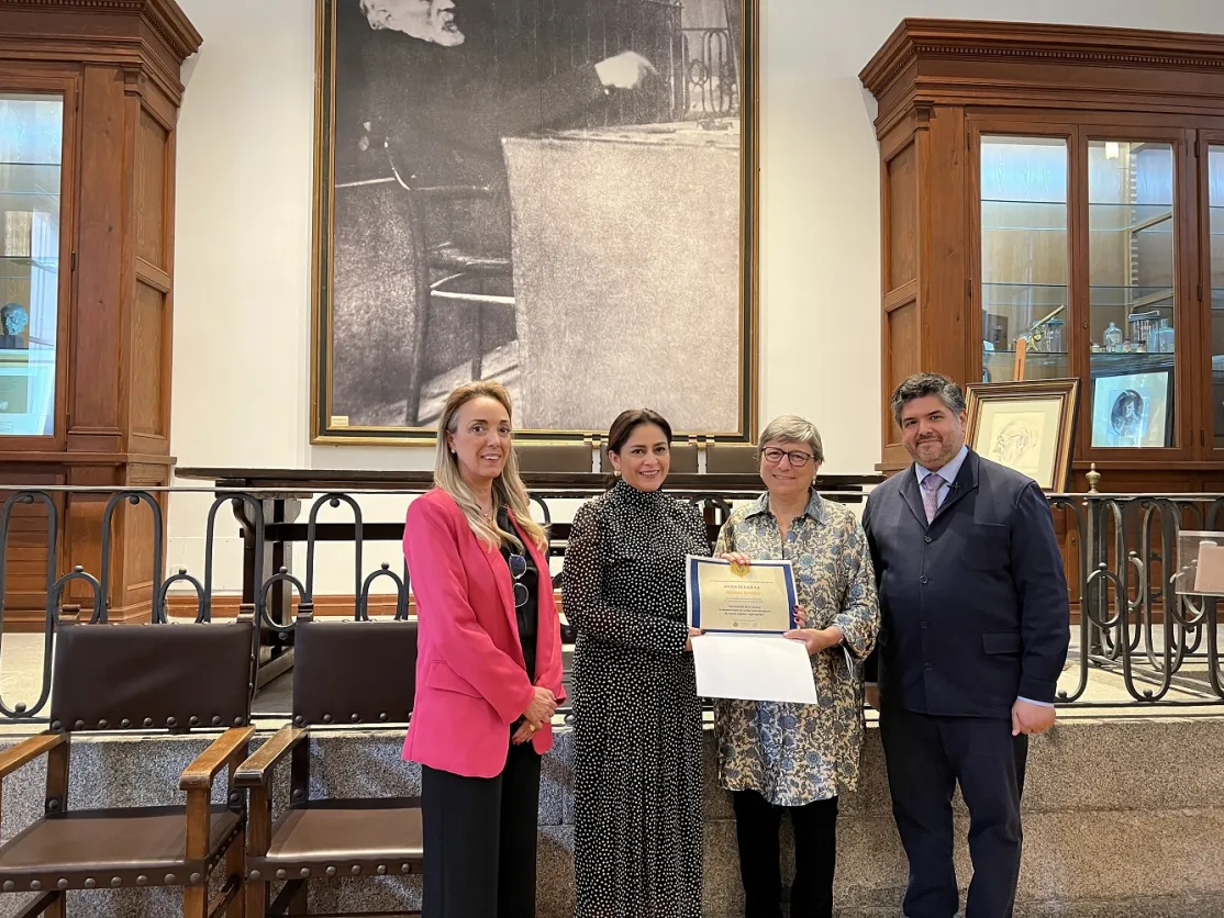 Entrega de Ayuda a la Cooperación del ICOMEM a Manos Unidas Madrid