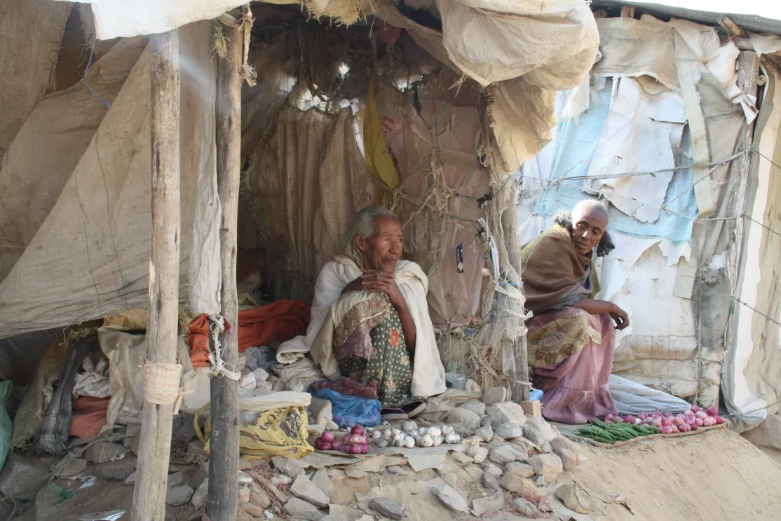 Mujer anciana en un mercado de la ciudad de Wukro (Tigray). Foto: Manos Unidas/Marta Carreño