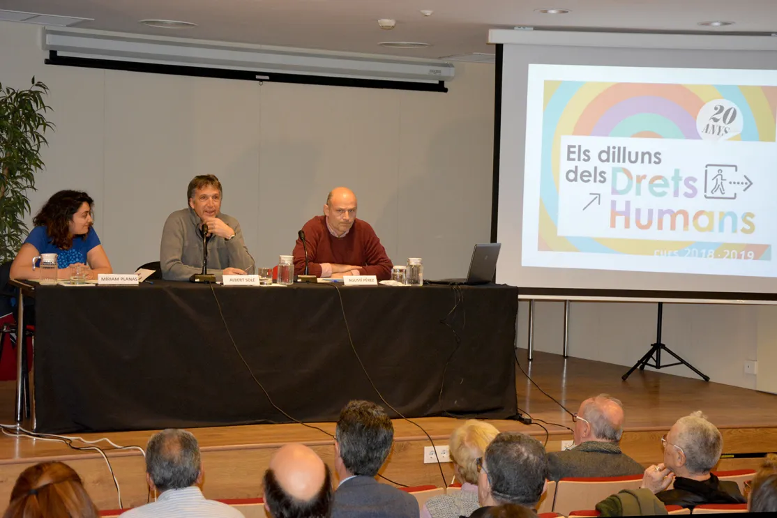 La sala de Cristianisme i Justícia se llenó para seguir la charla