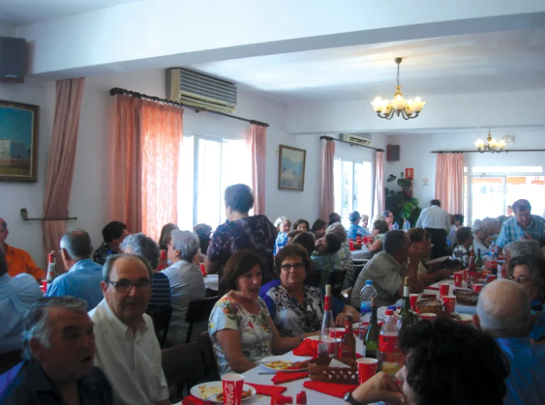 Por las fiestas de San Rafel, comida benéfica 