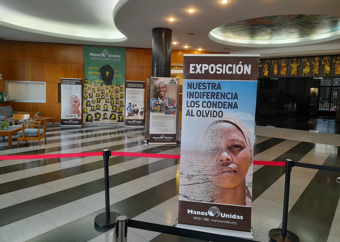 Exposición de Manos Unidas Valencia en el colegio El Pilar.