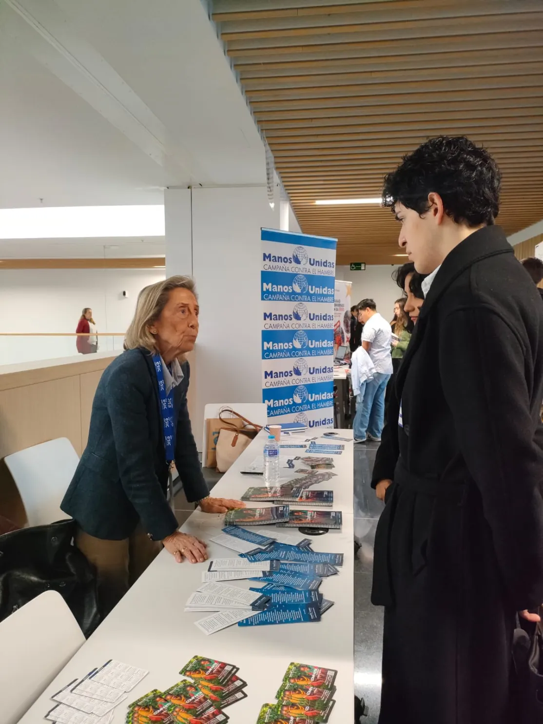 Estand de Manos Unidas Madrid en la Feria de Empleo MEET 2024 de ESIC