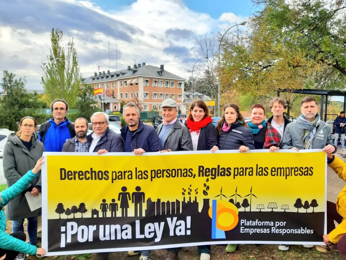 Más de 100 organizaciones exigen al Gobierno cumplir su compromiso de aprobar la ley española de Debida Diligencia.