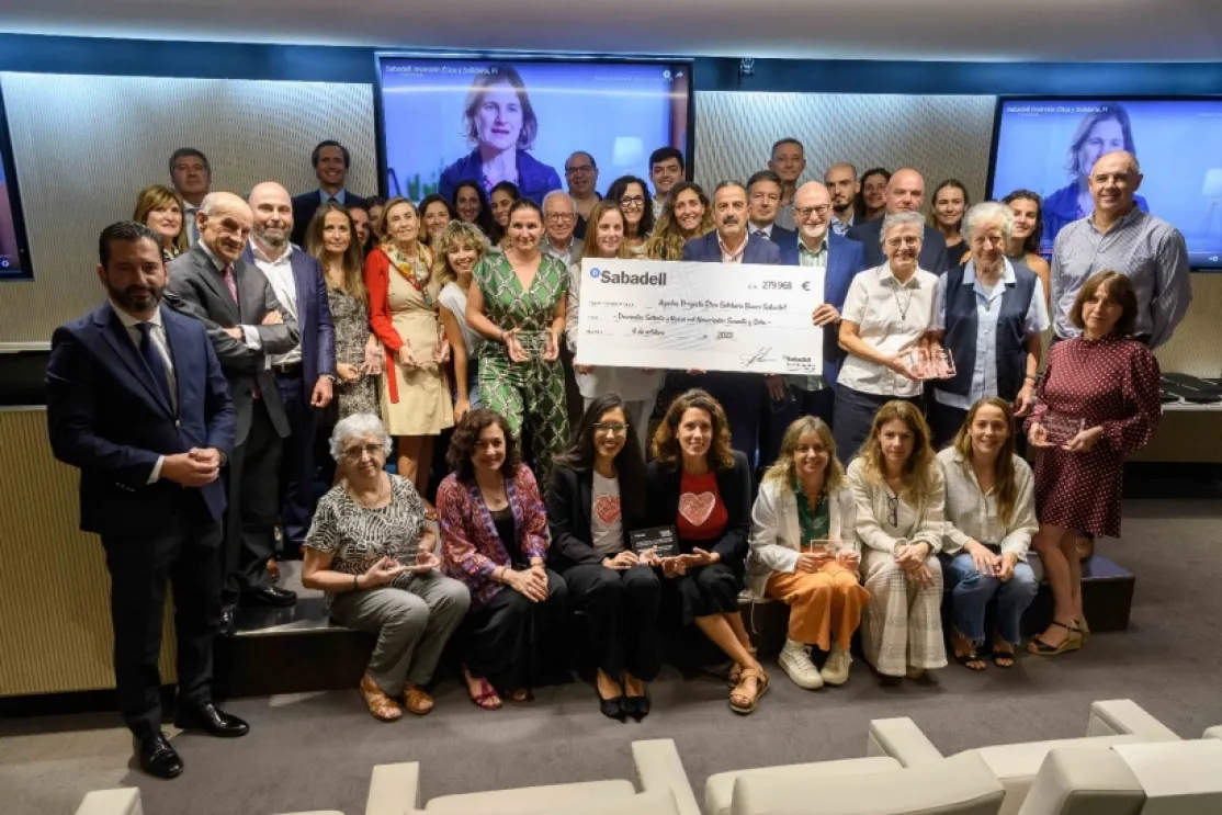 Foto entrega fondos Banco Sabadell. Foto: Sabadell