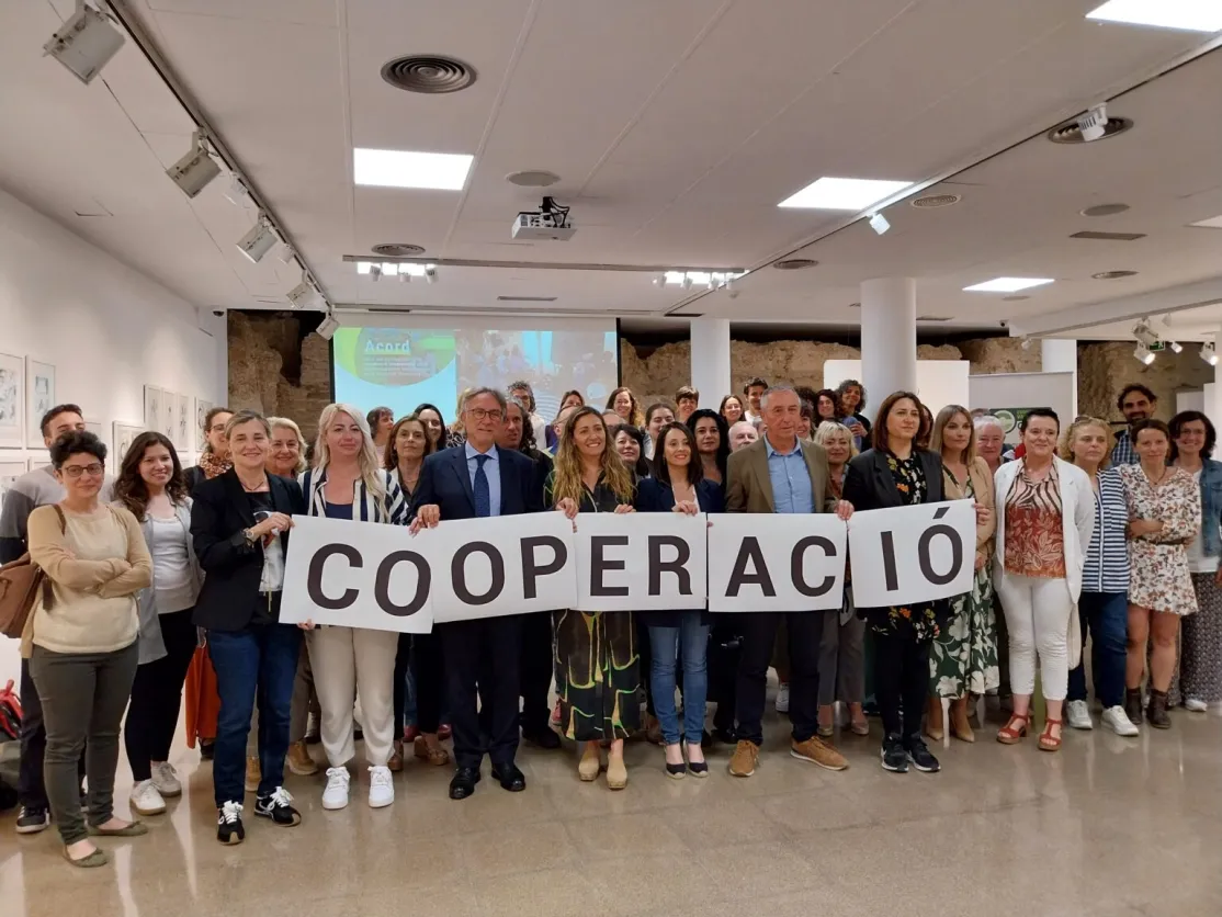 El grupo de firmantes del acuerdo. Foto CVONGD.