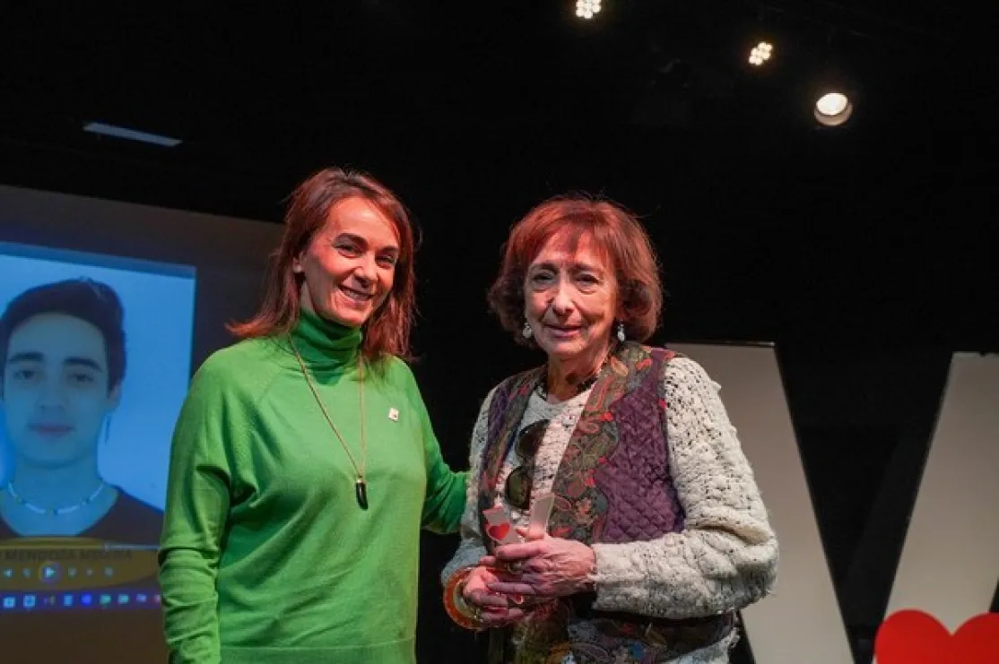 Gala del Voluntariado 2025 de Colmenar Viejo. Isabel recoge el premio a Manos Unidas