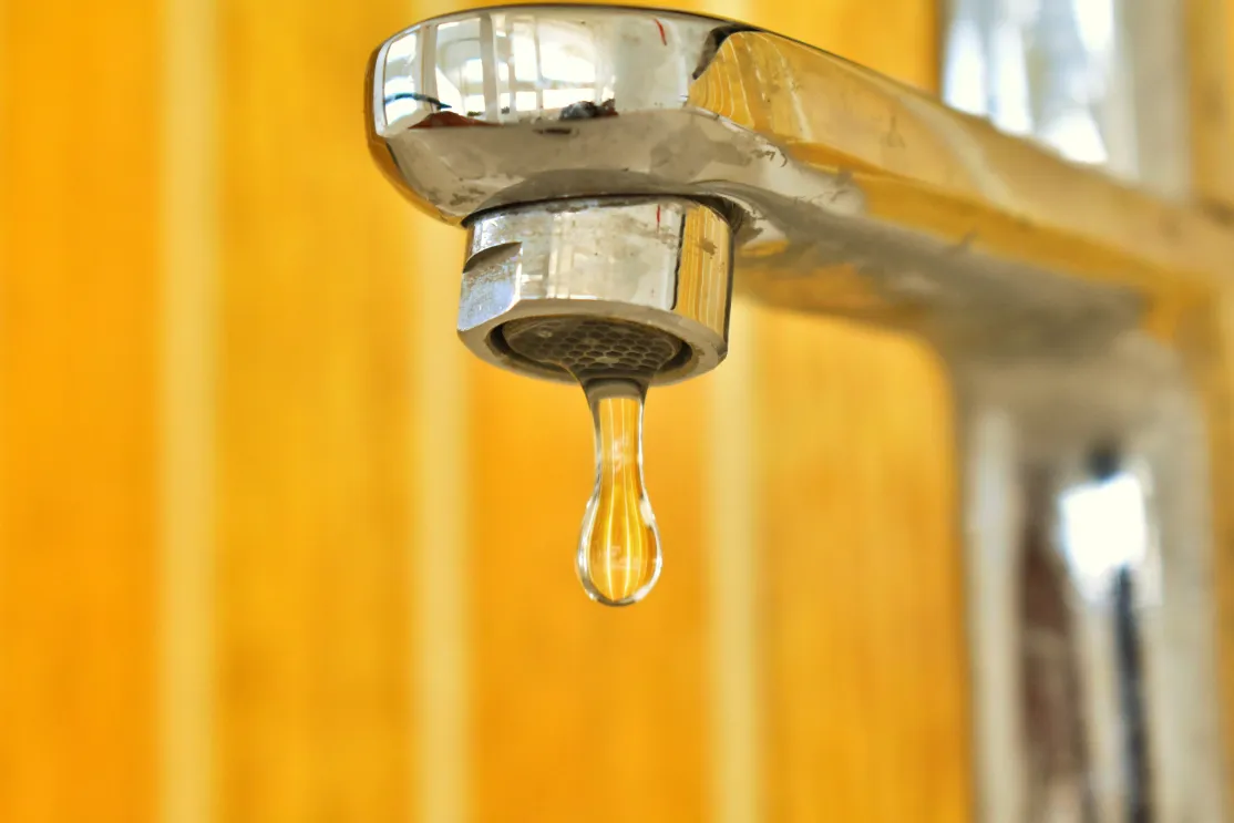 Aún hoy hay millones de personas sin acceso al agua potable en su casa