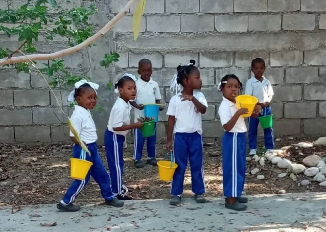 Niños en escuela. Fotografía de Manos Unidas y Begoña Luaces Gayán