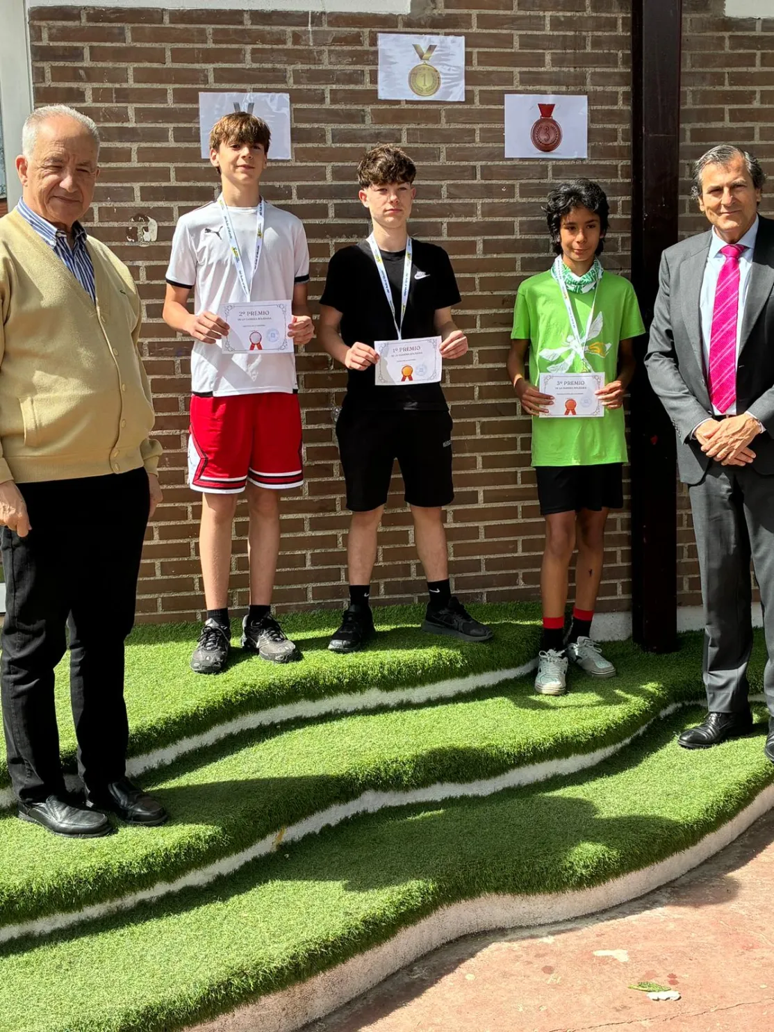 Entrega de premios de la carrera popular del IES Giner de los Ríos de Alcobendas 2026 a beneficio de Manos Unidas