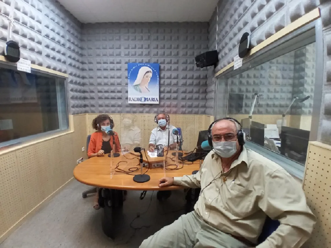 Programa Iglesia Viva de MU en Radio María