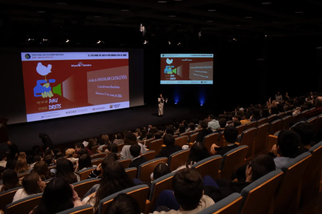 El auditorio del CaixaForum se llenó para descubrir a los ganadores del Festival de Clipmetrajes. | Imagen: Aina Pascual Florensa.