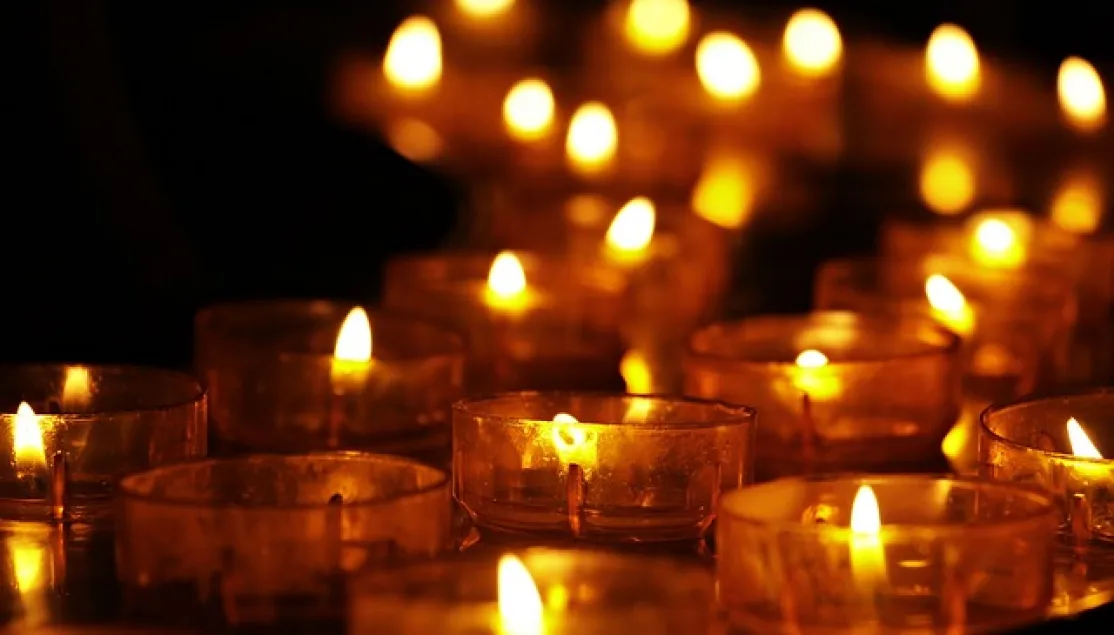 Eucaristía y encendido de velas