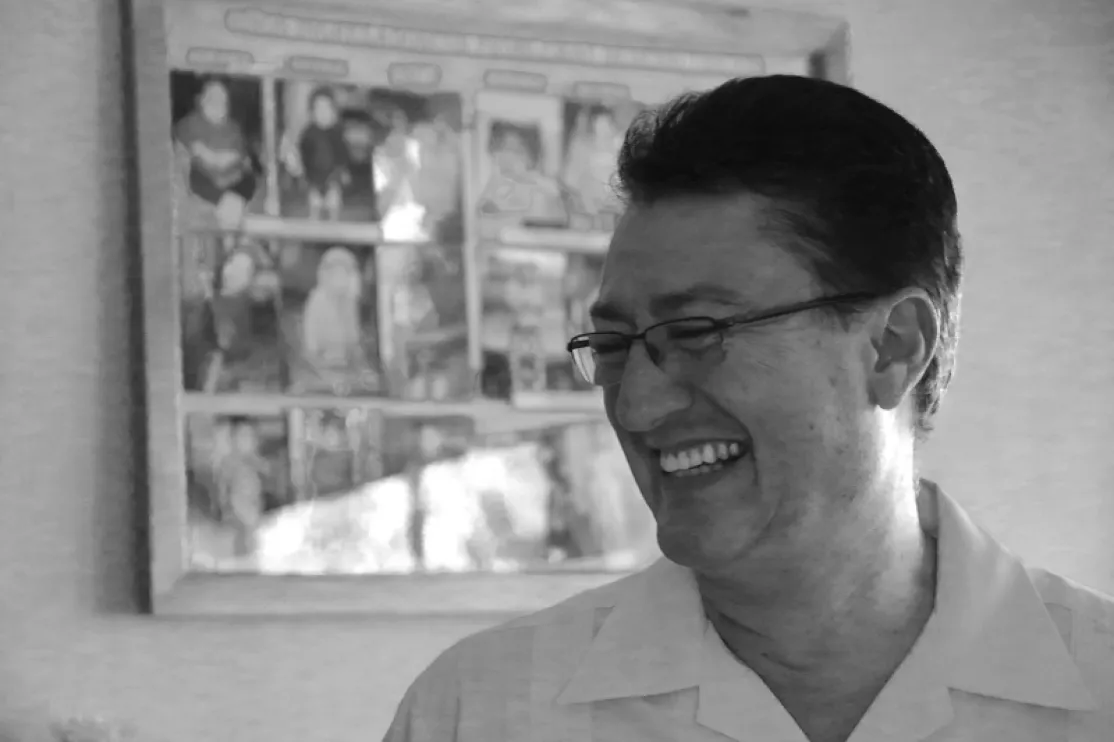 Carlos Arriola sonríe en el Dispensario Jocotán | Imagen: Guatemala - Marta Isabel González - Manos Unidas