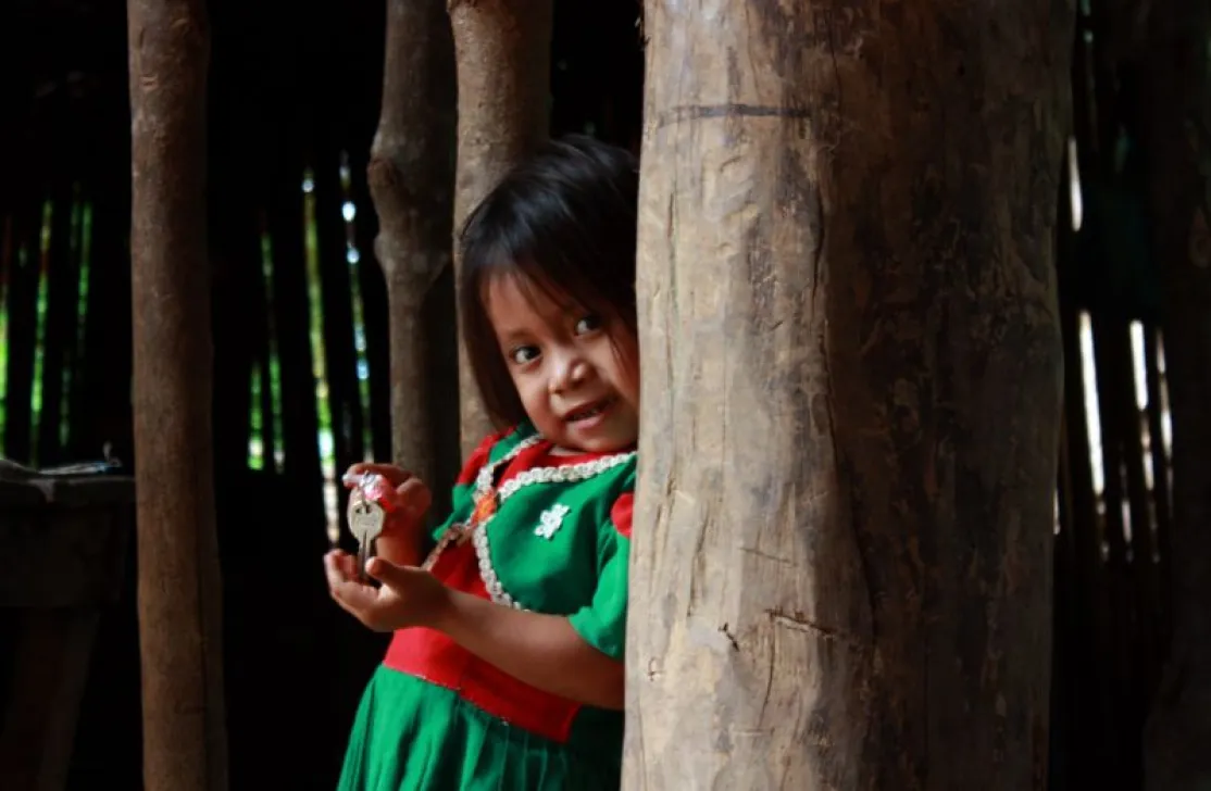 Una niña en Camotán (Guatemala), comunidad conocida por su denuncia al estado por el incumplimiento del Derecho a la Alimentación. Foto Gabriel González