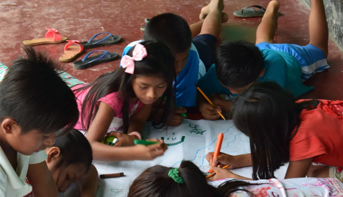 Niños y niñas awajún aprenden sobre los derechos de sus comunidades - Foto CAAAP