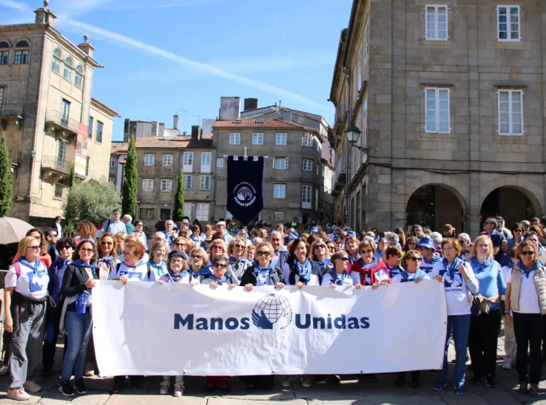 Foto de familia del encuentro compostelano de Manos Unidas por el 60 aniversario. Foto: Alejandro Righi