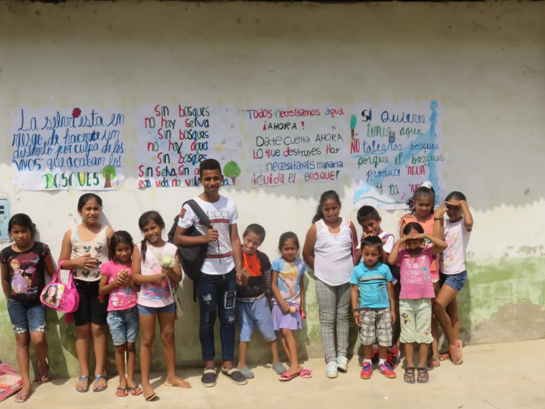 Un grupo de niños y niñas ambientalistas de Yurimaguas, Perú. FOTO: Diócesis de Yurimaguas.