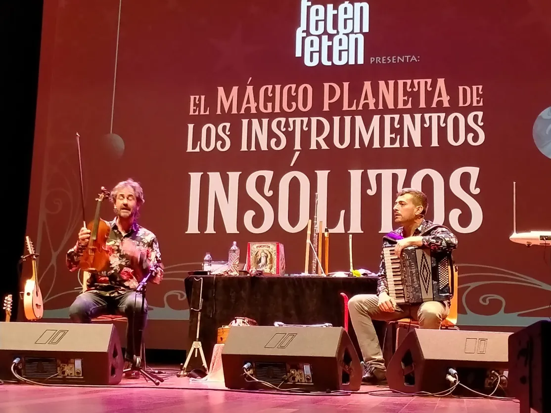 Actuación los músicos burgaleses Jorge Arribas y Diego Galaz del Grupo FETEN FETEN 