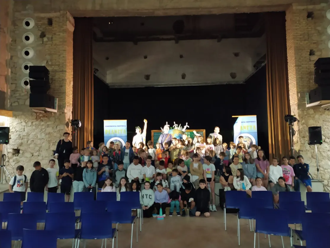 Foto de familia de todos los participantes