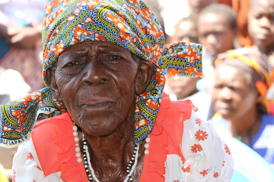 Anciana receptora de Ayuda Humanitaria en Mozambique. Foto: Marta Carreño/Manos Unidas ONG